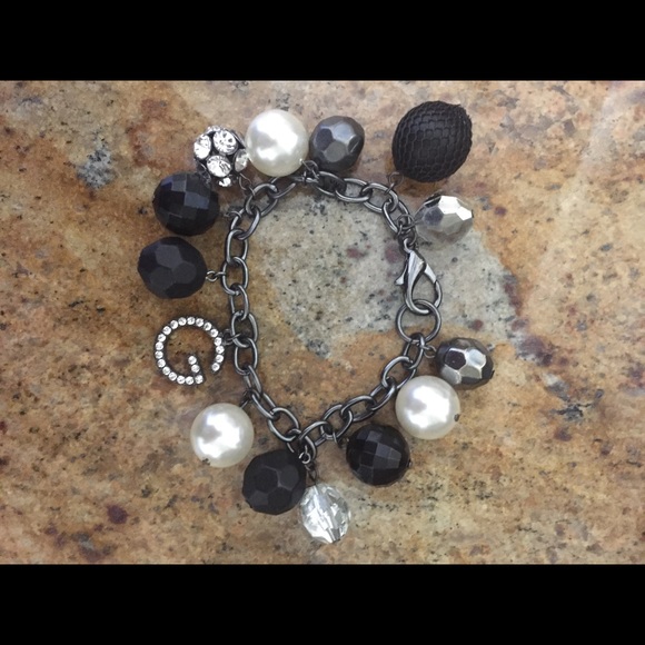 Guess Set - Picture 3 of 3